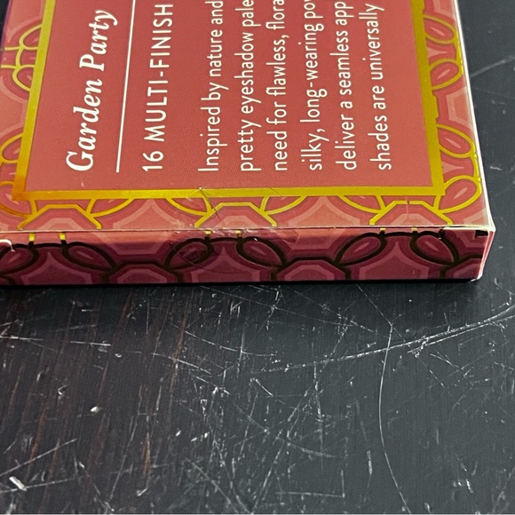 Laura Geller In Full Bloom eyeshadows
Garden Party 16-Color Eyeshadow Palette - Picture 5 of 7